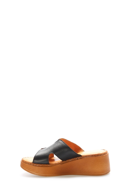 Laviovil İçi Dışı Hakiki Deri Siyah Kadın Dolgu Topuk Terlik AH08972ZA1365